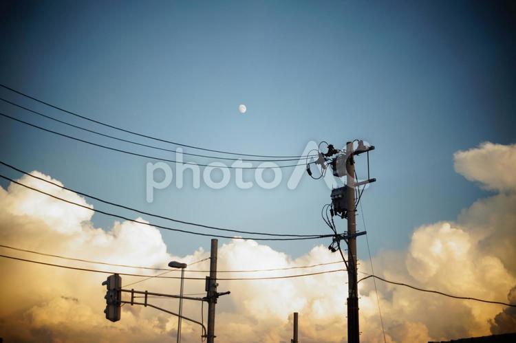 空　夏　ノスタルジー　電柱　電線　 空,夏,夕焼け空の写真素材