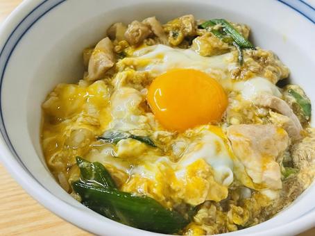ふわとろ卵が香る定番の親子丼 親子丼,どんぶり,たまごの写真素材