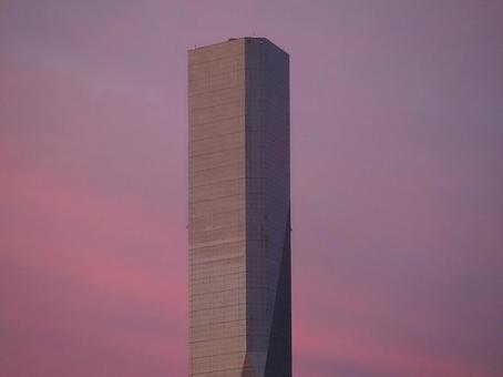 夕暮れのビル 夕焼け,空,夕方の写真素材