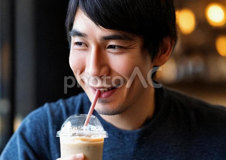アイスコーヒーを飲む人＃1 アイスコーヒー,男性,夏の写真素材
