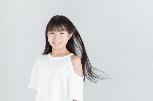 ロングヘアの健康的な女の子 ロングヘアの健康的な女の子 ロングヘア,笑顔,女の子の写真素材