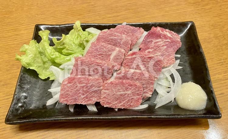 霜降りの馬刺しの盛り付け例 馬刺し,馬肉,肉の写真素材