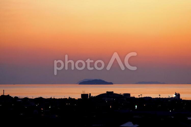 伊予灘の夕焼け　２ 伊予市,伊予灘,夕焼けの写真素材