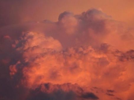 燃えるような空 燃えるような空の写真