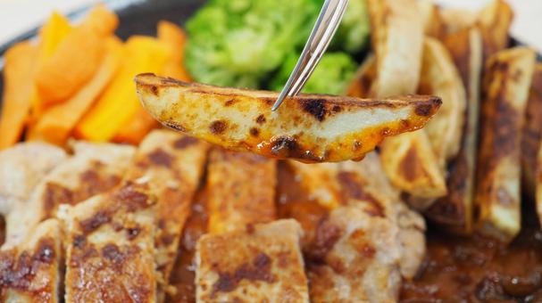 自家製・ポークステーキのカレーソース添え ポークステーキ,カレーソース,自家製の写真素材