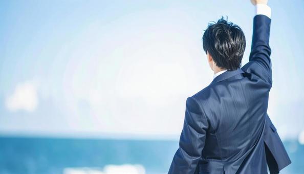 未来を見つめ希望を抱くビジネスマン後ろ姿 未来を見つめ希望を抱くビジネスマン後ろ姿の写真