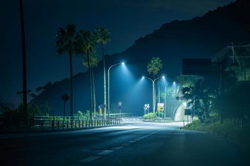 内海トンネル付近の夜景 内海トンネル付近の夜景 夜景,夜,道路の写真素材