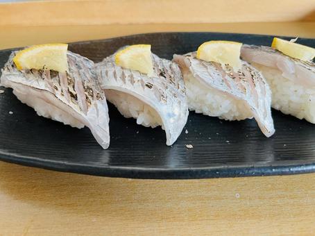 太刀魚のにぎり寿司の写真