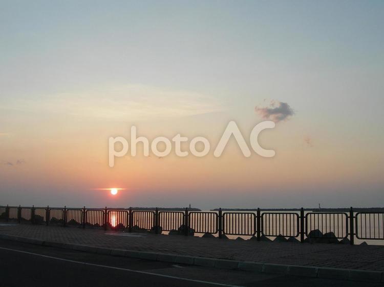 海沿いの夕日 海,夕日,夕方の写真素材