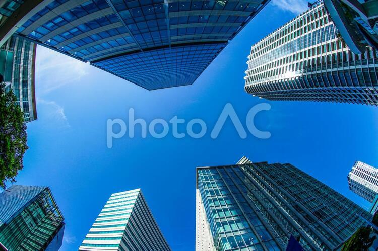 横浜みなとみらいの高層ビルと青空 オフィスビル,青空,快晴の写真素材