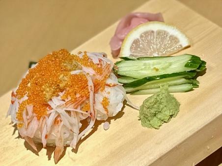 雲丹とほぐし蟹の宝石寿司 雲丹とほぐし蟹の宝石寿司,雲丹,うにの写真素材