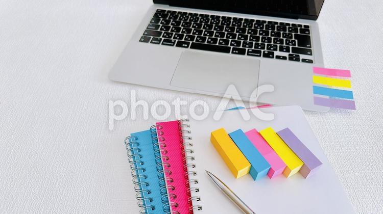 付箋とリングノート　ビジネスイメージ 筆記用具,文房具,事務用品の写真素材