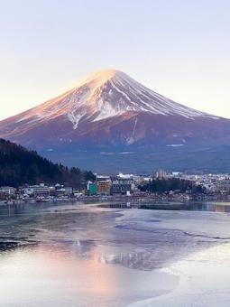 冬の逆さ富士 逆さ富士,朝焼け,冬景色の写真素材