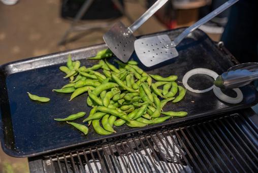 グリルで焼く熱々枝豆 枝豆,えだまめ,グリルの写真素材