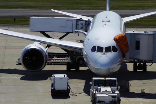 駐機中の飛行機 飛行機,正面,旅客機の写真素材
