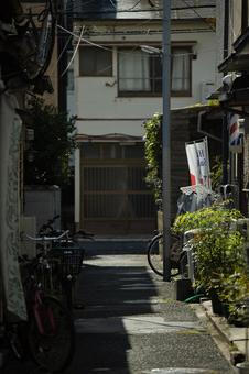 路地裏の風景 田舎,路地,裏路地の写真素材
