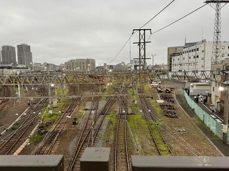 曇り空の南千住駅 曇り空の南千住駅の写真