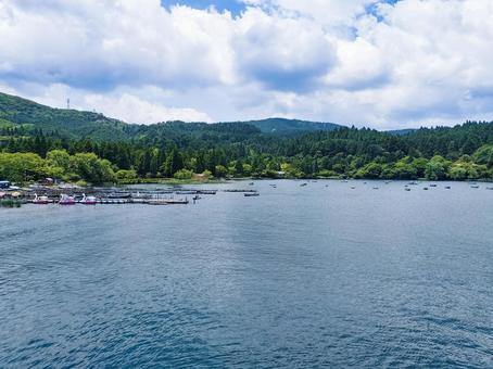 芦ノ湖海賊船にて箱根町港付近から見る桟橋 芦ノ湖海賊船にて箱根町港付近から見る桟橋 箱根町港,箱根海賊船,遊覧船の写真素材