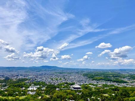 眼下に広がる古都奈良の景色 若草山,一重目,頂上の写真素材