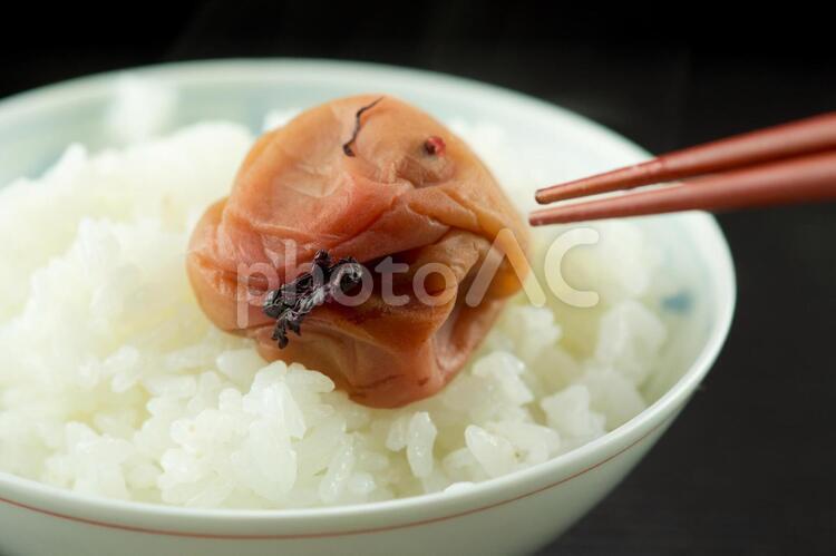 白いご飯と梅干とお箸 ご飯,ごはん,うめぼしの写真素材