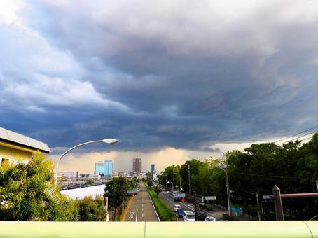 7月、夏の大阪城公園から見る雨柱 7月、夏の大阪城公園から見る雨柱 大阪城,大阪城公園,大阪城ホールの写真素材