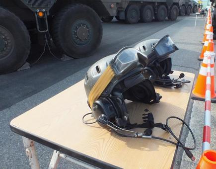 陸上自衛隊戦闘車 乗員のヘルメット 陸上自衛隊戦闘車 乗員のヘルメットの写真