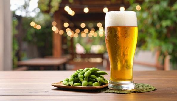 枝豆と生ビール 枝豆と生ビールの写真