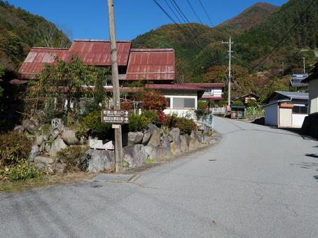 乾徳山 登山口 徳和集落 乾徳山 登山口 徳和集落 乾徳山,山梨市,奥秩父の写真素材