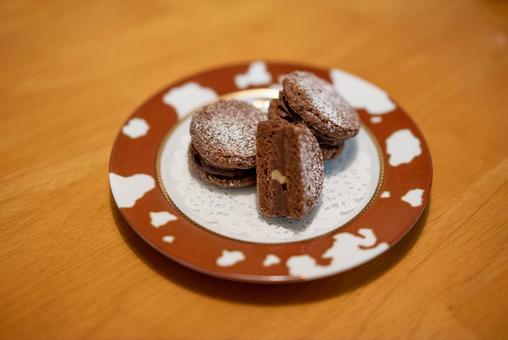 粉砂糖がけチョコブッセ チョコレート,チョコ,スイーツの写真素材