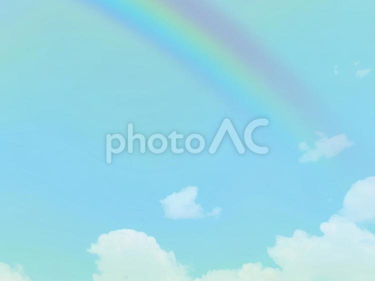 虹　空　雲　美しい　明るい　おしゃれ　かわいい　ナチュラル　背景　バックグラウンド　幻想的　神秘的　 雲,明るい,虹の写真素材