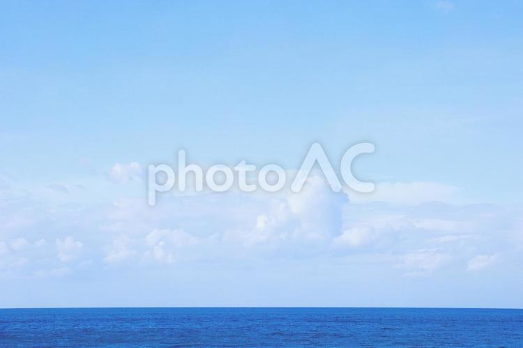 冬の海と空 青い海,空,海の写真素材