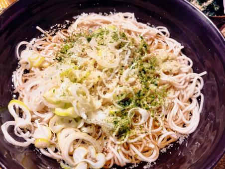 すり胡麻と青のりの冷やし蕎麦 すり胡麻と青のりの冷やし蕎麦の写真