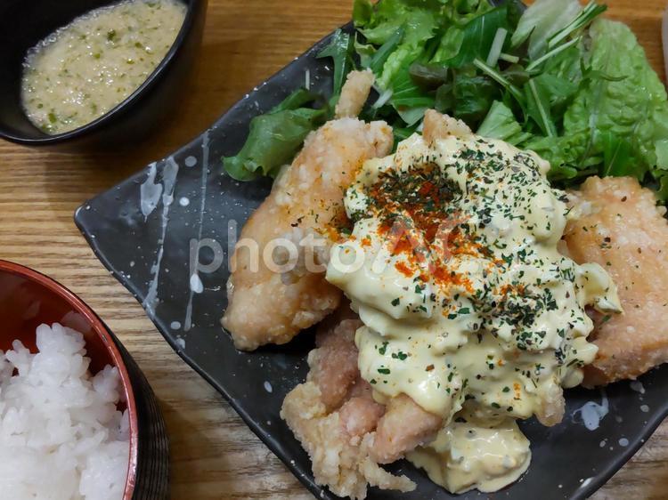唐揚げ定食のおいしそうなごはんのイメージ　食べ物テクスチャー素材 唐揚げ,からあげ,からあげ定食の写真素材