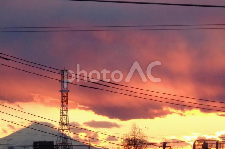 薄明光線と富士山 雲,薄明光線,夕焼けの写真素材