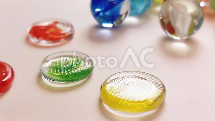 おはじきのアップ写真 ビー玉,おはじき,玩具の写真素材