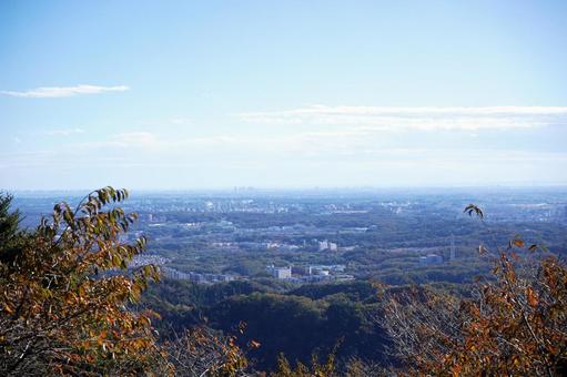 紅葉と街並みを望む展望 紅葉と街並みを望む展望 展望,風景,紅葉の写真素材