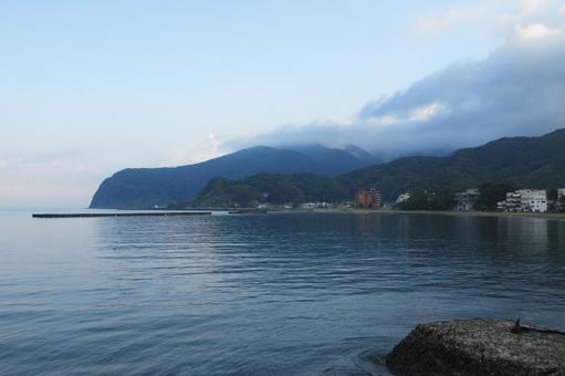 早朝の土肥海岸1(静岡県伊豆市) 土肥海岸,西伊豆,駿河湾の写真素材