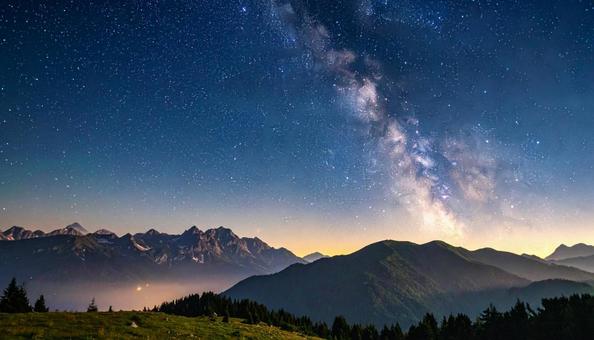 星の綺麗な夜空 満点の星空 星の綺麗な夜空 満点の星空の写真