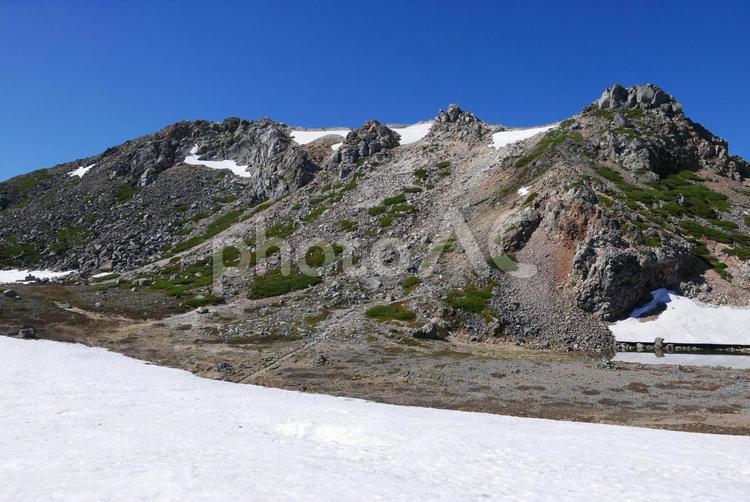 裏側からの白山御前峰 白山,御前峰,山頂の写真素材