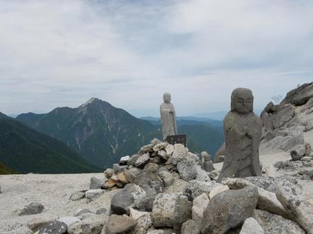 地蔵ヶ岳のお地蔵さん 地蔵ヶ岳のお地蔵さん お地蔵さん,鳳凰三山,オベリスクの写真素材