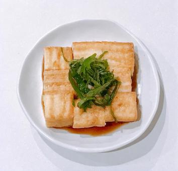 Photo, grilled thick fried tofu with shiso leaves, deep-fried grilled, deep-fried tofu, 