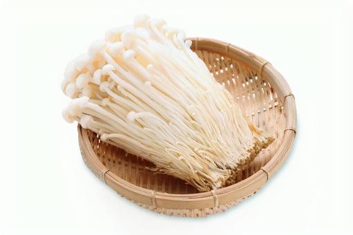 えのき茸(カゴ入り) えのき茸(カゴ入り)の写真