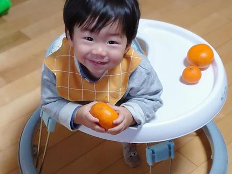 赤ちゃん歩行器(ベビーウォーカー) 赤ちゃん歩行器(ベビーウォーカー) 1歳,子供,歩行器の写真素材
