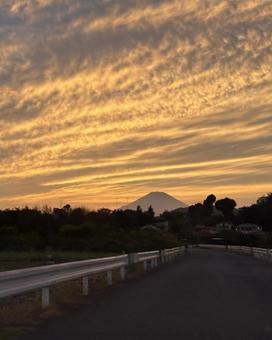道路と富士 道路と富士 空,自然,夕焼けの写真素材
