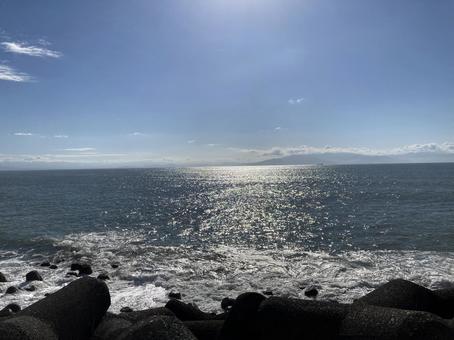 台風一過のキラキラした海 台風一過のキラキラした海の写真