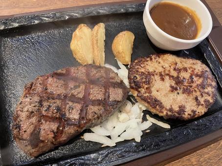 ステーキとハンバーグ ステーキ,ハンバーグ,玉ねぎの写真素材