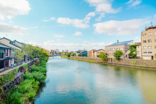 【石川】ひがし茶屋街周辺の浅野川 【石川】ひがし茶屋街周辺の浅野川の写真