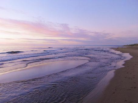 夕暮れの海辺 夕暮れの海辺の写真