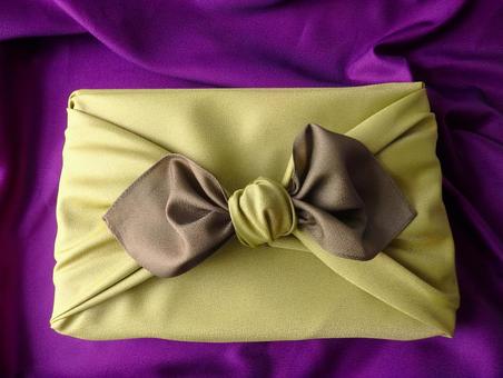 喜びを包む風呂敷ギフト 風呂敷,包み,ギフトの写真素材