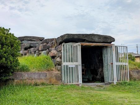 八幡山古墳石室 八幡山古墳石室,古墳,八幡山の写真素材